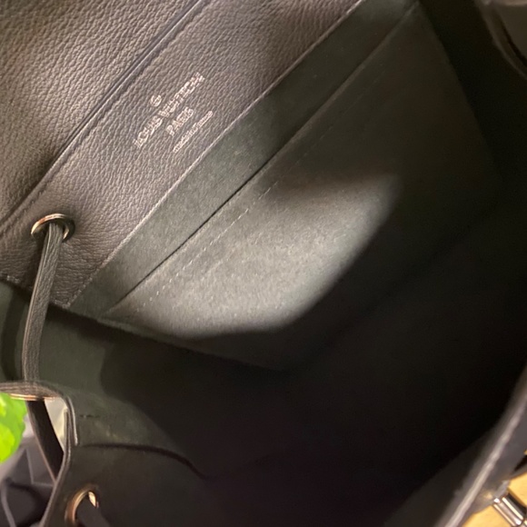 Authentic Louis Vuitton LockMe calfskin backpack in black - Picture 5 of 11
